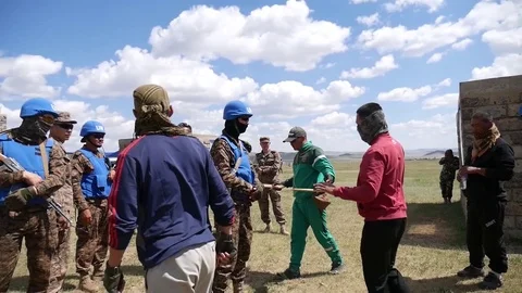 Suspect rebels use force to push soldiers during Khaan Quest 스톡 동영상 91380415