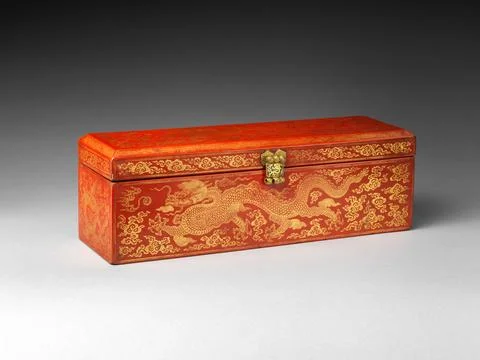 Sutra box with dragons amid clouds China Vigorous, sinewy dragons are frequ.. Stock Photos