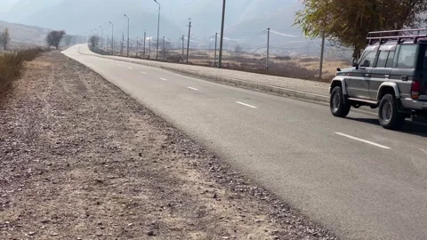 The SUV arrived at off-roads Video stock 142882932