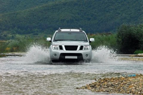 SUV crosses the river Fotos Stock