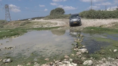 SUV crosses water Stock Footage 82415018