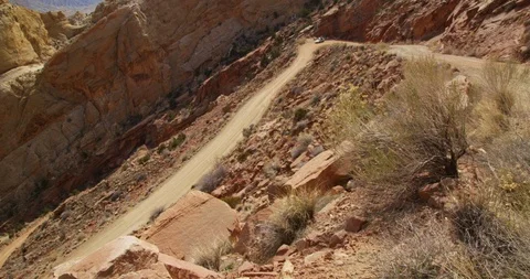 SUV descending Burr Trail Switchbacks into the colorful Strike Valley, Utah. Stock Footage 124106487