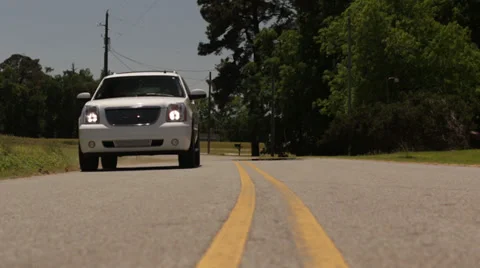 SUV drive by 스톡 동영상 39483306