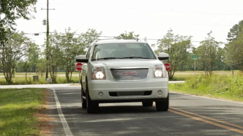 SUV drive by 스톡 동영상 39483359