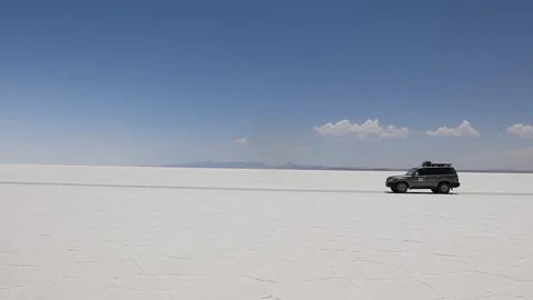 The SUV drives on the dry surface of salt lake. Video stock 270951389