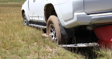 SUV got stuck in the mud 스톡 동영상 139958808