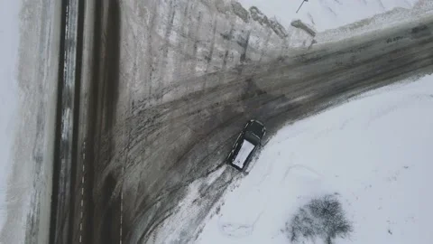 SUV movement on the highway in winter. view from above Video stock 171478903