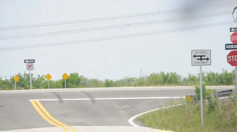 Suv turning in 動画素材 6530327