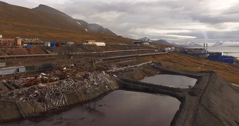 Svalbard coastline. The mining settlement of Barentsburg against the arctic 스톡 동영상 121812534