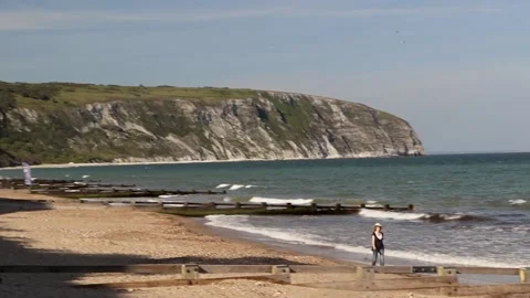 Swanage, beach walk looking back 스톡 동영상 137923847