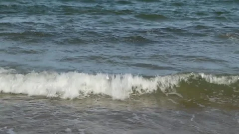 Swanage sea view, waves rolling into shore 스톡 동영상 137922282