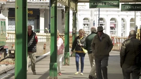 Swanage, steam railway, platform 스톡 동영상 137828170
