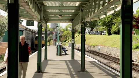 Swanage, steam railway, platform 스톡 동영상 137828402