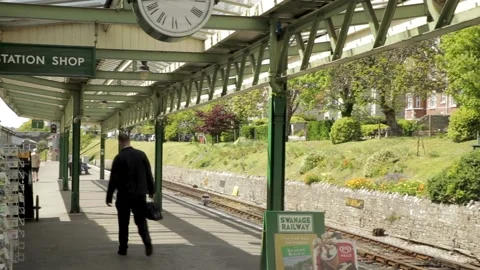 Swanage, steam railway, platform 스톡 동영상 137828896