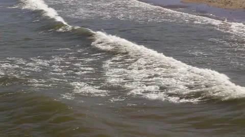 Swanage, waves onto beach Stock-Footage 137928711