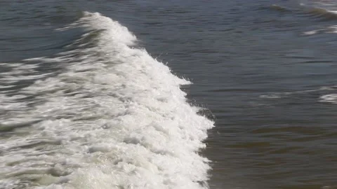 Swanage, waves rolling into shore 스톡 동영상 137928552