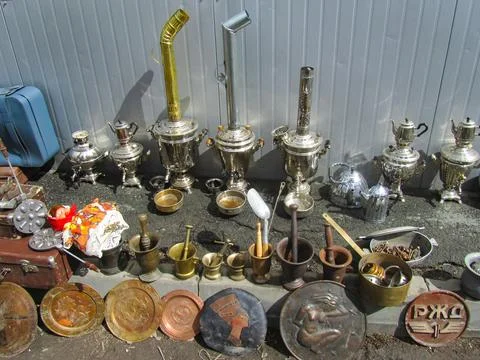 Swap meet. Ancient objects - samovars, mortars, copper plates Stock Photos