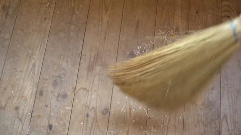 Sweep the floor in the room at home Vídeos de archivo 76211676