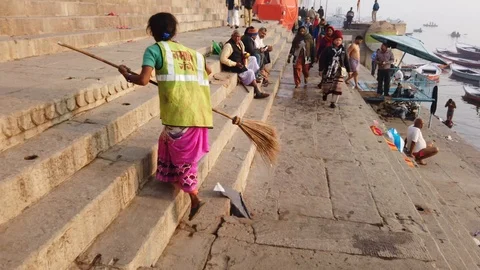 Sweeper cleaning the ghat Stock Footage 116549222