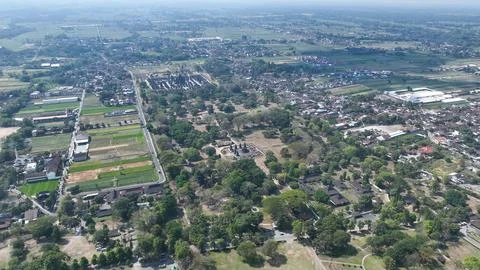 A sweeping aerial view captures Candi Lumbung, Candi Bubrah and Candi Sewu .. Stock-Fotos