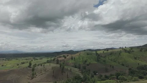 Sweeping Aerial View of Rolling Countryside, Mixed Farmland and Misty Mount.. Stock Footage 337390688