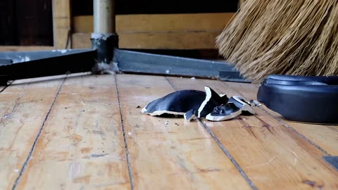 Sweeping the broken ashtray Stockbeeldmateriaal 158990837