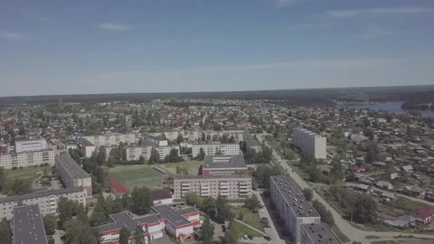 Sweeping drone view above residential district by large lake. Narrow street.. Video stock 343948824