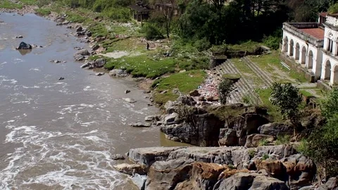 Sweeping shot from the river to the Jal Binayak temple in Kirtipur Nepal 스톡 동영상 219310255