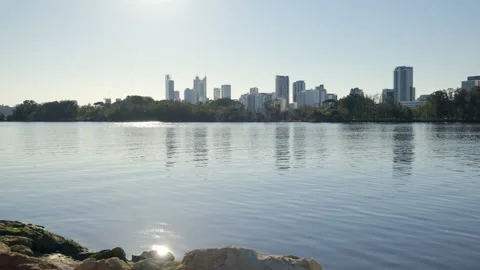 Sweeping view across sparkling river to Perth City on clear winter’s day Stock Footage 159129501