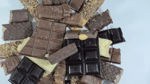 Sweet chocolate with hazelnuts 库存影片 81225610