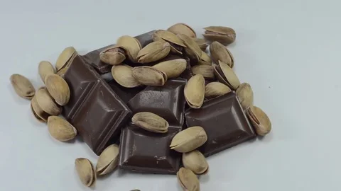 Sweet chocolate with hazelnuts Vidéo 81271823