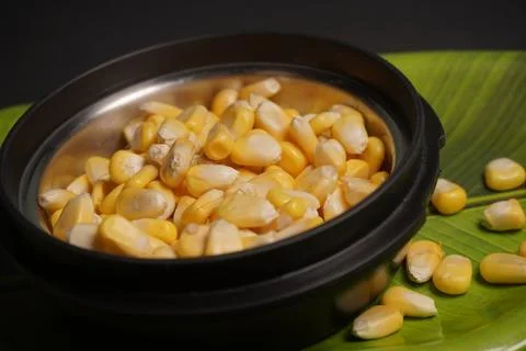 Sweet Corn : Corn kernels are small maize fruits containing a hard shell Fotos Stock
