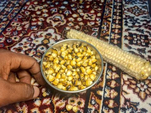 Sweet Corn : Corn kernels are small maize fruits containing a hard shell. Foto stock