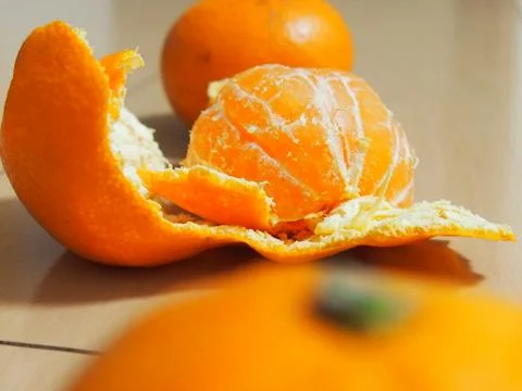 Sweet orange opens 库存照片