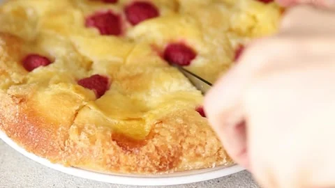 Sweet pie raspberry  frangipane dessert baking fresh delicious gourmet 库存影片 314525209