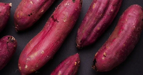 Sweet potatoes 스톡 동영상 249712352