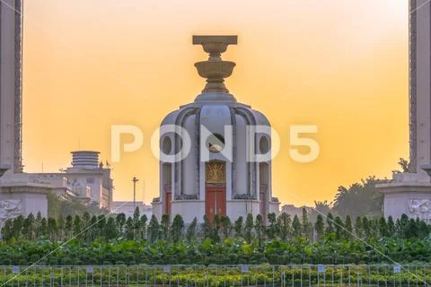 Sweet sunrise above Democracy Monument in Rachadumnern road Bangkok Thailand Stock Photos