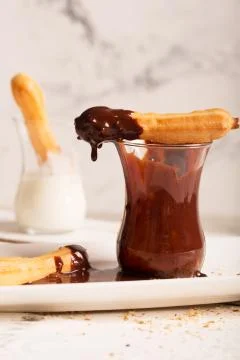 Sweet Tasty Eclair with chocolate Stock-Fotos
