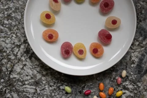 Sweeties for easter. Easter candies in a raw in a white plate on a gray grani Stock-Fotos