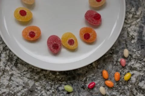 Sweeties for easter. Easter candies in a raw in a white plate on a gray grani Foto stock