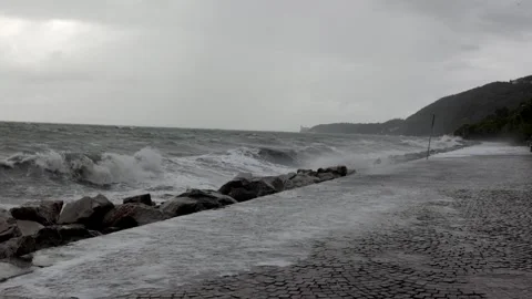 Swell during a storm in Trieste on a gray day 스톡 동영상 262254207