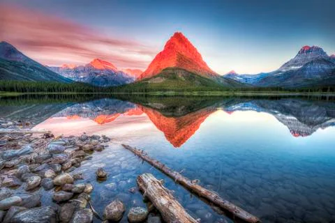 Swiftcurrent Lake at Dawn Foto stock