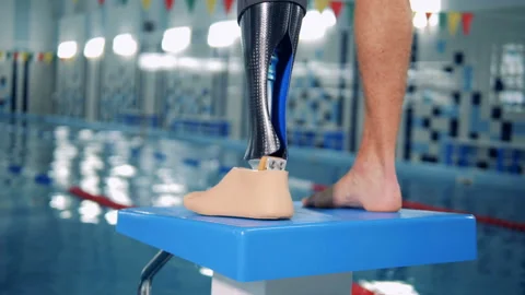 Swimmer with modern prosthesis, close up. Stock Footage 101230710