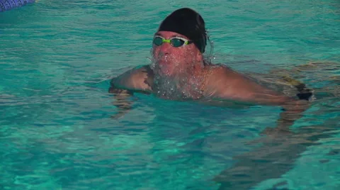 Swimmer performing breast stroke Vídeo Stock 52729043