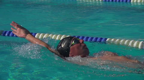 Swimmer performs backstroke Vídeo Stock 52728941