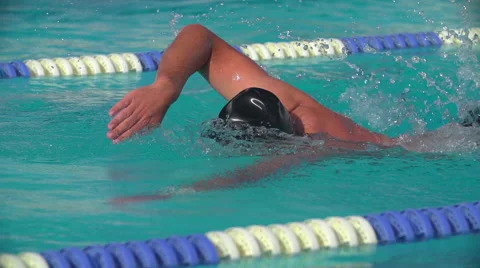 Swimmer performs front crawl in lanes of swimming pool Vídeo Stock 52730752
