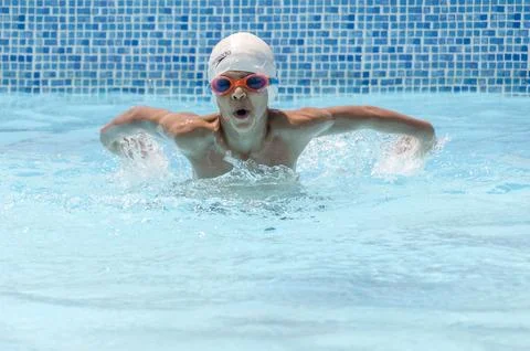 Swimmer practicing in Sharm El-Sheikh pool Foto stock