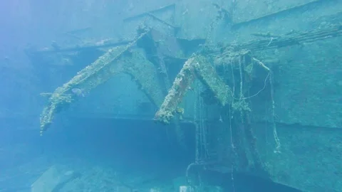 Swimming along outside of large underwater shipwreck Stock-Footage 227557341