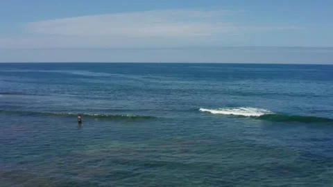 Swimming in the ocean Stockbeeldmateriaal 160294643