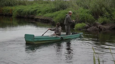 Swimming at the old boat Video stock 48902392